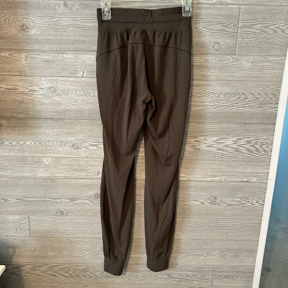 Lululemon olive green joggers size 2‎